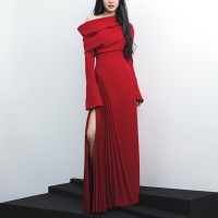 红色御姐轻熟风斜领2025外贸女装秋新款堆叠喇叭袖压褶开叉连衣裙